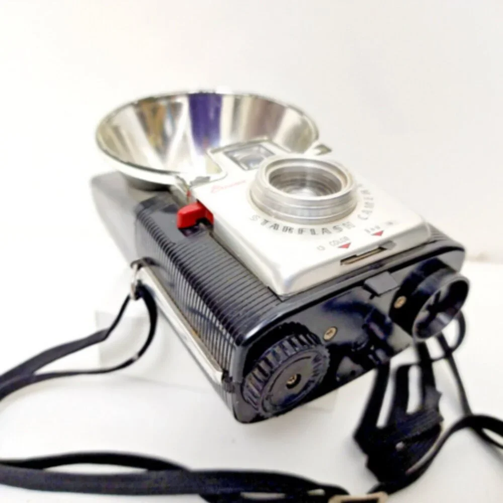 Kodak Brownie Dakon Lens Starflash Camera & Slyvana Bulbs VINTAGE DISCONTINUED